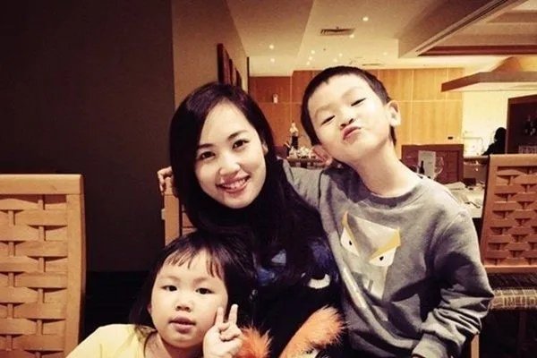 同是王宝强生的孩子,兄妹俩如今生活对比,差距有多大?