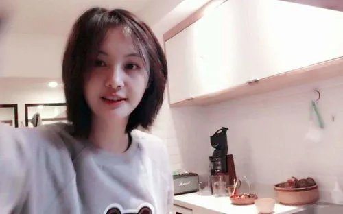 郑爽被吐槽直播坑位费,怎么回事?