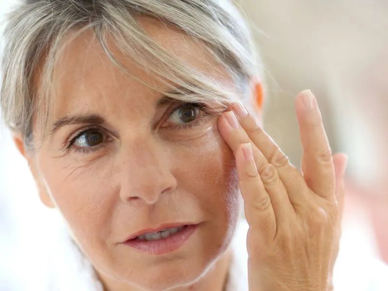 如何祛眼部的皱纹