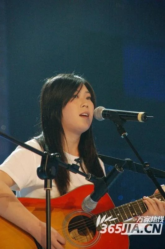 西单女孩，春晚唱的歌《想家》歌词