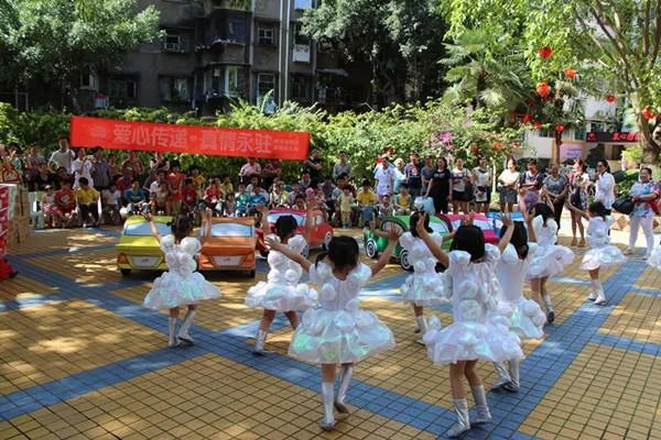 的哥捡到15万现金归还失主，失主奖励司机1500元，爱是可以传递的吗？