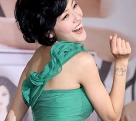 小s翘臀性感照大全  家庭成员大揭秘