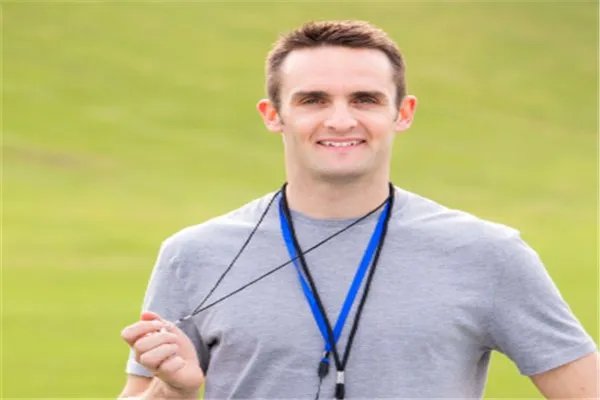 关于体育老师当班主任遭投诉一事,教育部是怎么回应的?