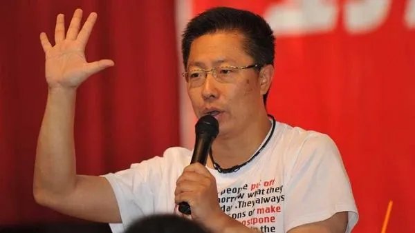 李阳家暴事件后续，否认曾对女儿动手，这件事情的真相到底是什么？