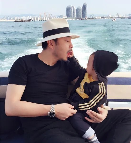 杨乐乐为汪涵庆生画面温馨 汪涵前妻疑似为湖南台前主播