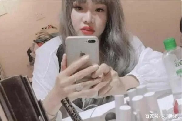 越南凤姐为了嫁入豪门，花10万整容成功，生下孩子后现状如何？