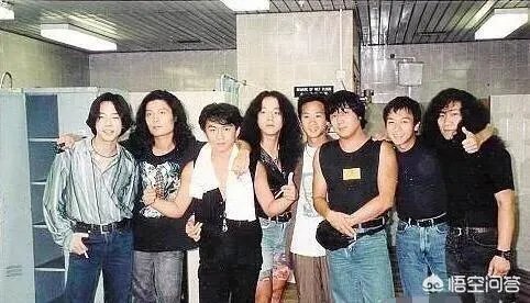 学Beyond的歌，需要使用什么吉他。电吉他首选还是木吉他也可以？