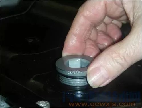 自动变速箱阀体总成拆卸与安装（教程图解）