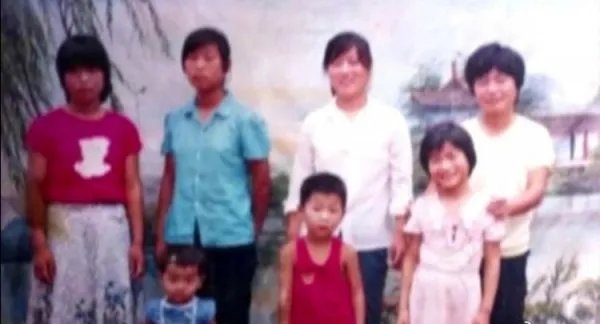 岳云鹏求网友帮忙修复童年照，他的童年照长得像谁？