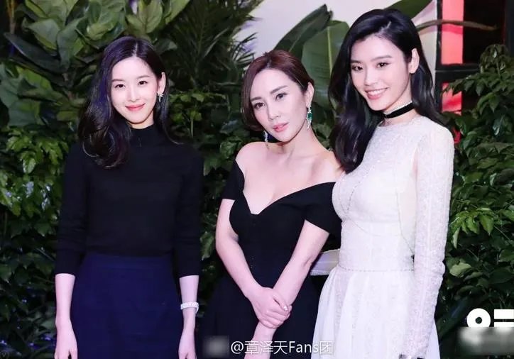 奶茶妹妹与奚梦瑶同框比美 一黑一白气质出众（图）