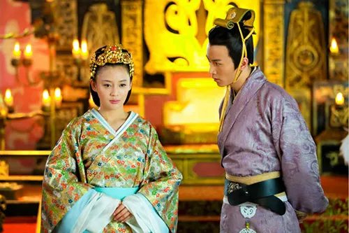 袁姗姗喜欢陈晓吗？ 陈晓回应我和袁姗姗是哥们，不是情侣