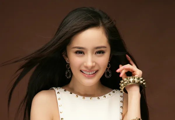 魏大勋被拍深夜前往杨幂住所，两人是否好事将近？