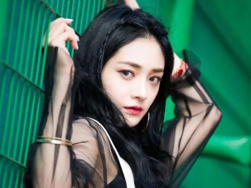 孟佳新歌封面被指抄袭，她的公司有什么回应？