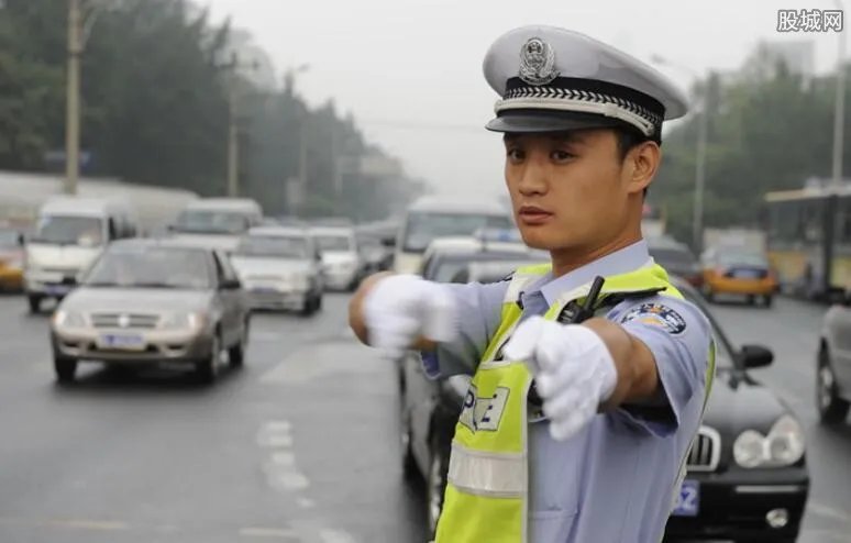 交警用山寨测速仪 被罚者告上法庭真相大白