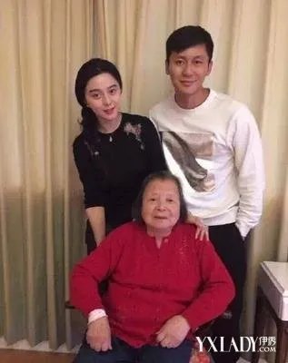 范冰冰李晨奶奶合照曝光嫁入豪门孙媳妇身份坐实