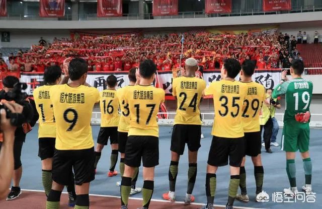 上港2比1胜恒大的那场，王燊超对郜林禁区内的犯规是不是该红点套餐？