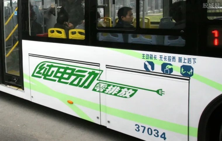 北京扫码乘公交 乘坐公交车可以享受五折优惠