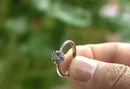 男子捡到戒指找人鉴定误判价值后随手扔掉,其行为如何定性?