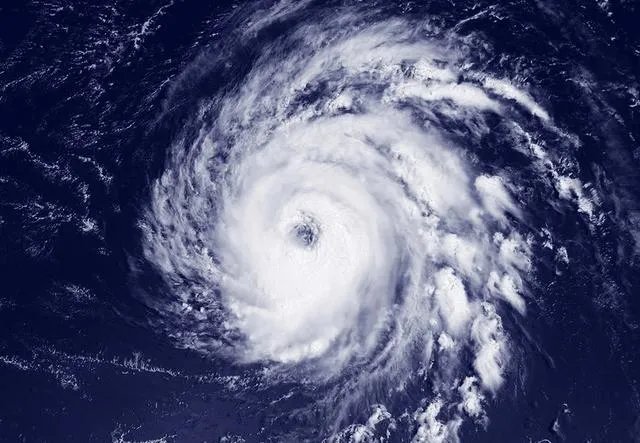 特朗普所说的,使用核弹来阻止飓风登陆的做法真的可行吗?