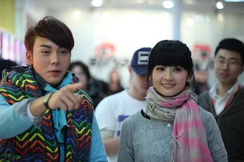 蔡卓妍否认绯闻称单身 揭秘她与陈伟霆分手的真正原因