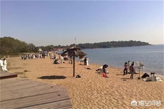 北戴河、南戴河和东戴河，哪里的人少，环境好？