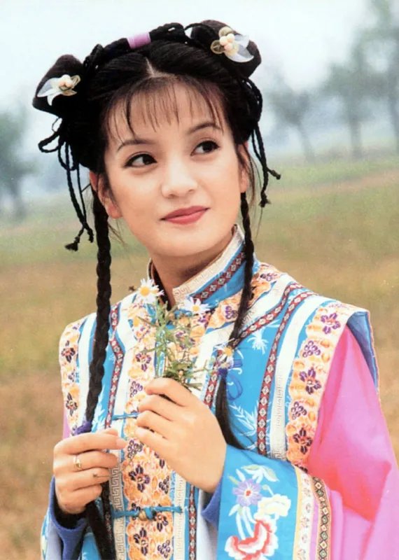 赵薇露面略显憔悴，网传她离婚是真的吗？