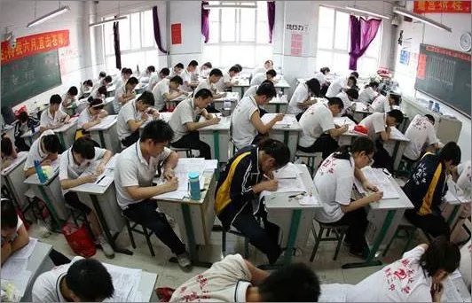 高考23号几点出成绩