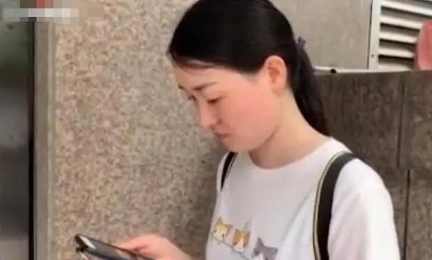 七年贷款做美容欠五十多万,女子月薪三千这辈子都还不完了,你怎么看?