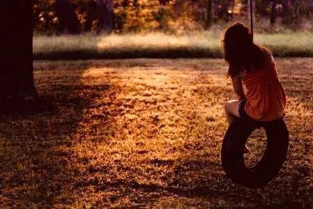 “女人要懂：爱一个人别急着付出，先看看那个人值不值得”怎么看？