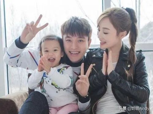 李小璐贾乃亮被拍到离婚后首次合体,你怎么看?