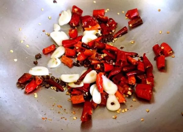 辣子鸡丁做法 最正宗的做法视频