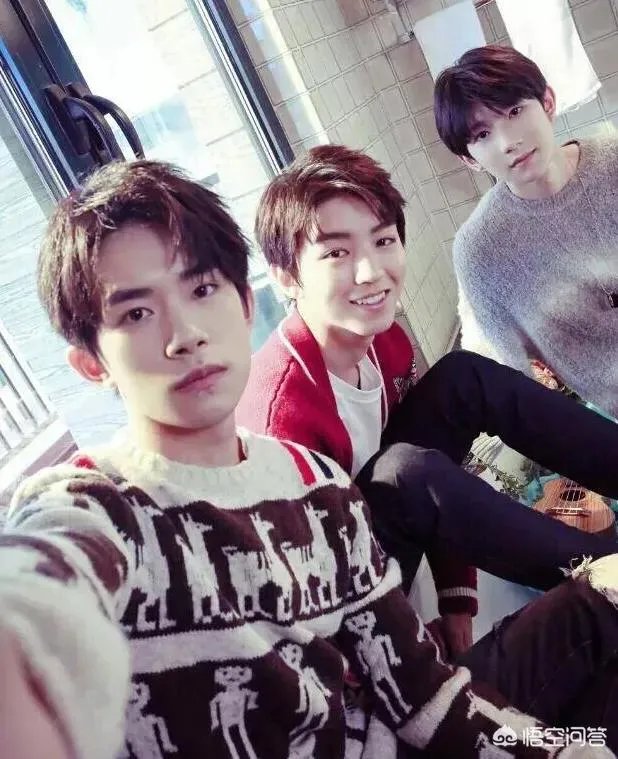 易烊千玺参加格莱美颁奖盛典，作为队长的王俊凯和主唱之一的王源为什么不参加？