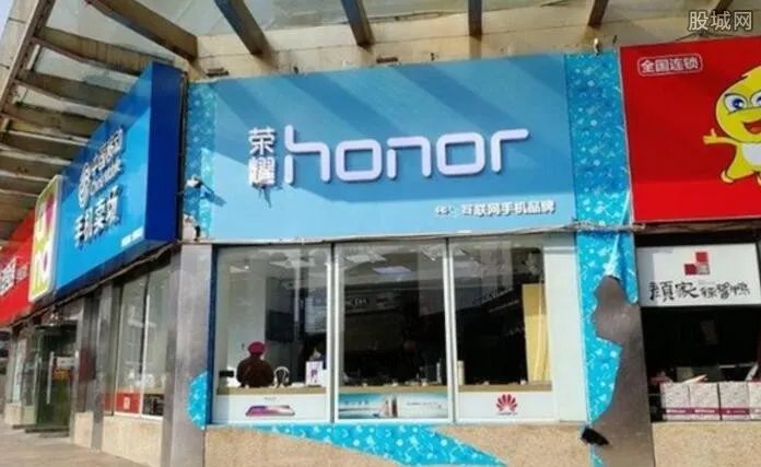 华为荣耀门店遭砸 是小米搞事还是华为营销炒作？