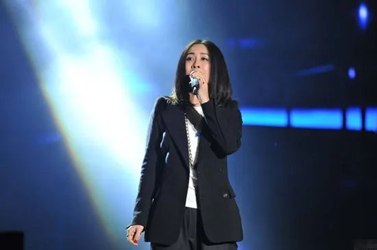 烟花易冷那英歌词解析 《好声音》导师坐“战车”盲选