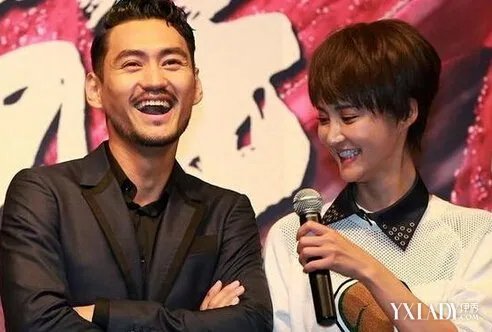 袁弘晒与张歆艺牵手照网曝两人已同居