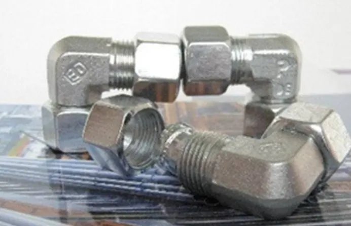 英制不锈钢卡套式管接头的特点是什么？