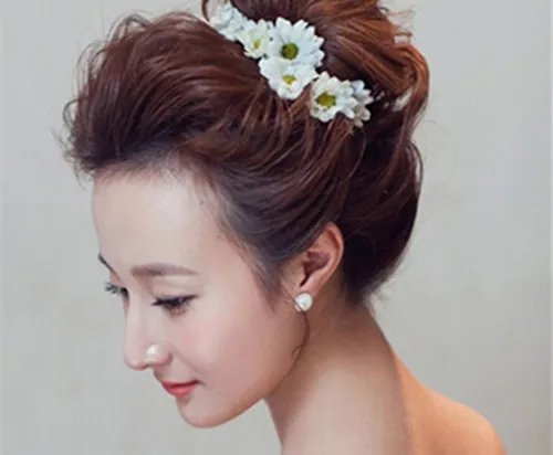 甜美可爱新娘发型图片欣赏 2017流行的新娘发型搭配推荐