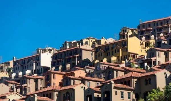 对于云南大理55栋高尔夫别墅被拆除一事,你有何看法?