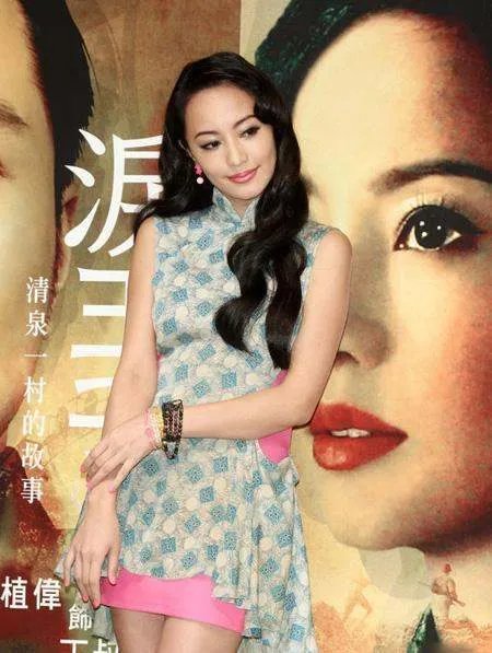 名媛关颖穿上旗袍后，气质有多好？