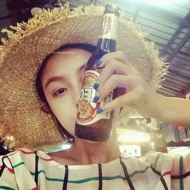 高铁扒门女教师究竟错在哪了？