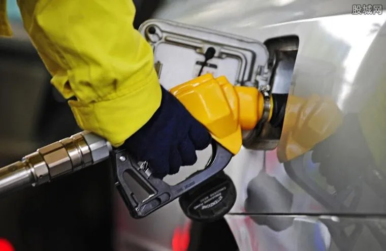 油价或迎年内第八涨 上涨原因是什么？