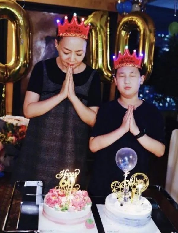 宋丹丹60岁生日宴众星云集，生日宴照片中谁是C位？