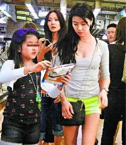 名媛孙芸芸儿子  孙芸芸带儿子逛街