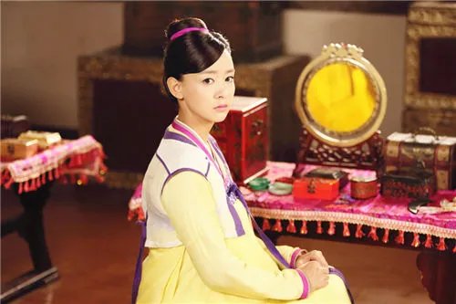 周奇奇胸围多少？ 新晋女神堪称绝美