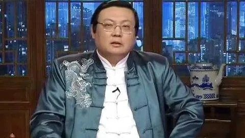 你怎么看待梁宏达所有节目被停,被迫退圈这件事呢?