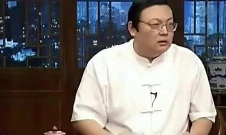 你怎么看待梁宏达所有节目被停,被迫退圈这件事呢?