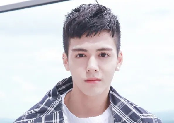 曾舜晞和迪丽热巴什么关系?曾舜晞和热巴合作过吗?