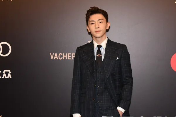 邓伦高中时候与现在对比，在帅的路上越来越远了么？