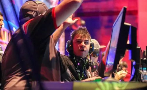 汉宫五局鏖战登顶CFS巴西邀请赛 捍卫中国电竞