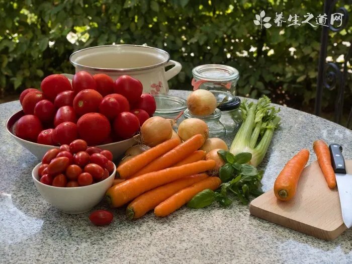 池塘亮底打一字